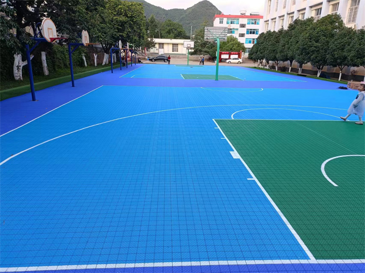 禄劝九龙某小学悬浮拼装地板